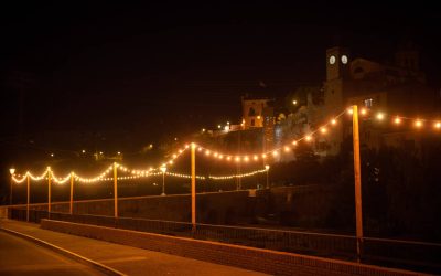 Decoració amb guirnaldes al pont